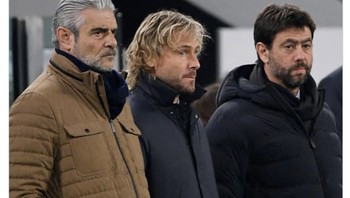 Juventus kini terdampar di posisi 8 klasemen, jauh dari puncak. Foto: Internet