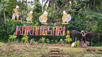 Hadirnya oranmen ini merupakan bagian dari Festival Pacak Sepuran besutan Dinas Pariwisata Kulon Progo. Pacak sepuran merupakan bahasa Jawa yang bila diartikan adalah menghias kereta api, dalam hal ini lingkungan jalur kereta api. 