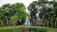 Olan menjelaskan, ornamen yang dibuat warganya variatif dan menonjolkan seni serta budaya lokal. Adapun proses pengerjaan dilakukan secara swadaya masyarakat dengan memakan waktu hingga 2 pekan.  