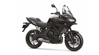 Kawasaki menghadirkan Versys 650 terbaru dengan berbagai pilihan warna, Metallic Spark Black/Metallic Flat Spark Black atau Candy Lime Green/Metallic Flat Spark Black/Metallic Spark Black. Foto: Dok. Kawasaki