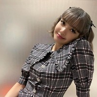 Berselang satu bulan setelah promosi ‘LALISA’, rambutnya lebih terang karena mengganti warna ash gray. Foto: dok. Instagram lalalalisa_m