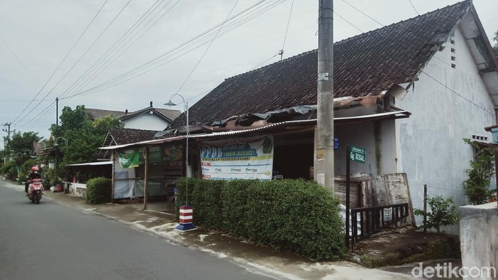 Aktor dan legenda komedian Indonesia Wahyu Sardono alias Dono Warkop memilki cerita masa lalunya di Klaten, Jawa Tengah. Pria kelahiran Solo, 30 September 1951 pernah tinggal di Jalan Garuda, Dusun Kragan, Desa Delanggu, Kecamatan Delanggu.