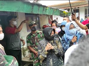 Mensos Jenguk Kakak Adik Alami Kelainan Pertumbuhan Fisik-Mental di Jember