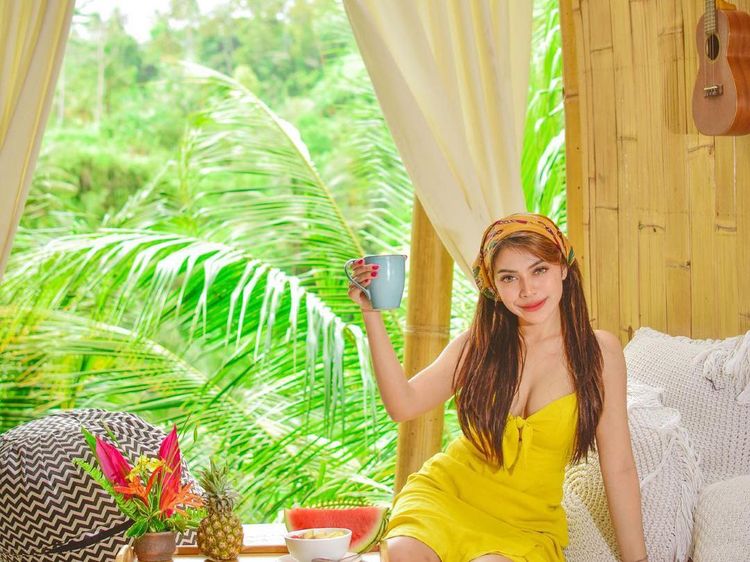 Mutiara Dhanisa Mantan Pramugari yang Doyan Makan Buah