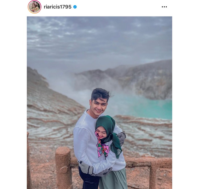 Nikmati Bulan Madu di Banyuwangi, Ria Ricis-Teuku Ryan ke Kawah Ijen dan Djawatan