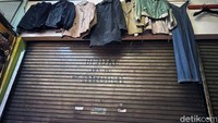 Sejumlah kios bahkan tutup dan dijual.