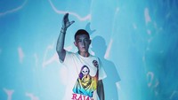 Meski sudah terlihat ada uban, tapi Edison Chen tetap gagah dan rupawan.  Foto: @edcee3000/ Instagram