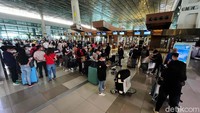 Pemerintah berencana menerapkan Pemberlakuan Pembatasan Kegiatan Masyarakat (PPKM) Level 3 di semua daerah pada saat masa libur Natal dan tahun baru 24 Desember 2021 hingga 2 Januari 2022.