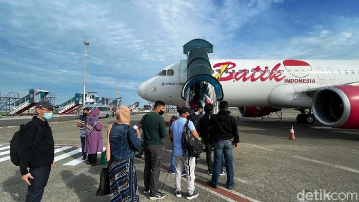 PPKM Level 3 Diterapkan di Libur Nataru, Begini Suasana Bandara Soetta Pemerintah berencana menerapkan PPKM Level 3 di libur Natal dan tahun baru mendatang. Begini suasana Bandara Soekarno Hatta, jelang Nataru.