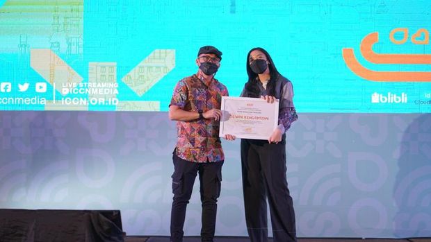 Staf Khusus Presiden Putri Tanjung dikukuhkan sebagai Dewan Kehormatan Indonesia Creative Cities Network (ICCN). Pengukuhan ini dilakukan di depan ratusan pelaku industri kreatif, dan beberapa kepala daerah yang hadir di sela sela acara Indonesia Creative Cities Conference di Pekanbaru, Riau, Sabtu (27/11/2021).