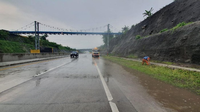 Tol Pandaan-Malang siaga Luberan Irigasi, Mobil Tangki Air dan Pompa Disiagakan