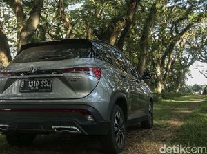 Wuling Daftarkan Nama Almaz Hybrid dan Alvez di Indonesia