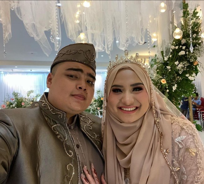 Nadzira sendiri sebelumnya tampak mendampingi suaminya, Ameer Azzikra saat kondisi kritis di ICU. Tak hanya itu saja, Nadzira juga sempat meminta doa untuk kesembuhan dari suaminya itu. Foto: Instagram/@ameer_azzikra