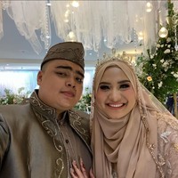 Nadzira sendiri sebelumnya tampak mendampingi suaminya, Ameer Azzikra saat kondisi kritis di ICU. Tak hanya itu saja, Nadzira juga sempat meminta doa untuk kesembuhan dari suaminya itu. Foto: Instagram/@ameer_azzikra