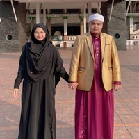 Kabar duka datang dari keluarga Alvin Faiz. Sang adik, Muhammad Ameer Azzikra dikabarkan meninggal dunia pada Senin (29/11/21) usai melawan sakit infeksi liver. Kepergian Ameer Azzikra tentunya membawa duka mendalam bagi orang-orang terdekatnya, khususnya sang istri. Foto: Instagram/@ameer_azzikra