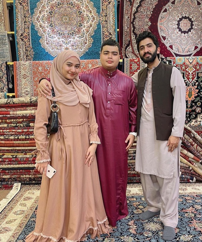 Ameer Azzikra dan Nadzira Shafa sendiri baru menikah selama 5 bulan. Ameer diketahui mengikuti sang kakak untuk menikah muda. Foto: Instagram/@ameer_azzikra