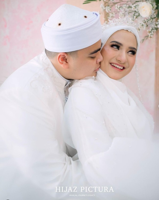 Nadzira Shafa melalui Instagram Story miliknya sempat memperlihatkan ketika Ameer dibawa ke ruang ICU. Kondisi Ameer sendiri sebelumnya sempat membaik dan sudah bisa bangun dari tempat tidur. Namun ternyata takdir berkata lain, pada Senin (29/11/21) Ameer akhirnya menghembuskan napasnya yang terakhir. Foto: Instagram/@ameer_azzikra