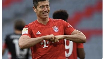 Walau belum memberikan gelar untuk Polandia, Lewy masih gacor di umurnya yang sudah tua dan membawa Bayern Munich mencapai kejayaaan. Foto: Twitter