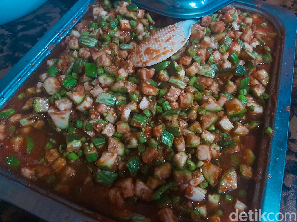 Beberuk, Sayur Khas Lombok dari Terong dan Kacang Panjang yang Segar