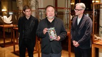 Ai Weiwei meluncurkan buku memoar berjudul 1.000 Years of Joys and Sorrows atau 1.000 Tahun Kebahagian atau Kesedihan. Dia merilisnya di beberapa negara.  Foto: Getty Images/Gerald Matzka