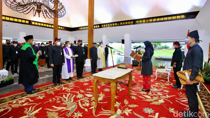 bupati ipuk lantik pejabat