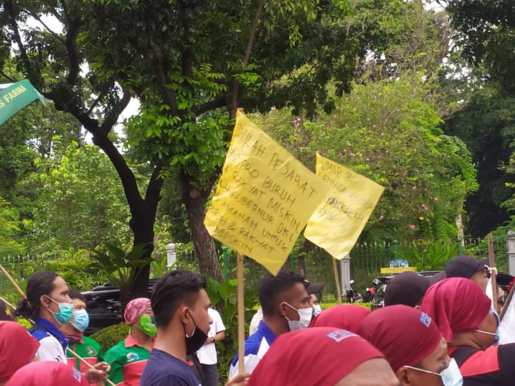 Demo buruh di depan Balai Kota DKI (Kadek Melda-detikcom)