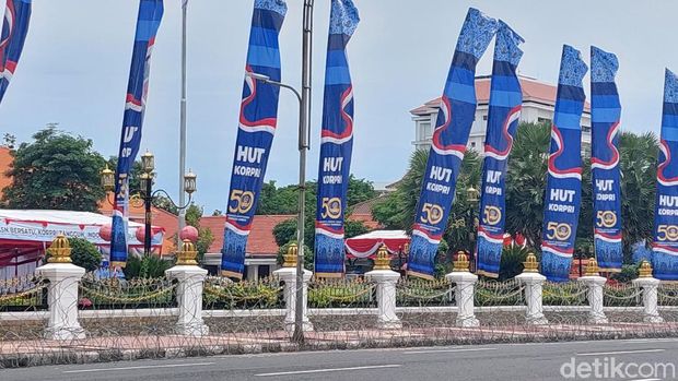 demo buruh di grahadi