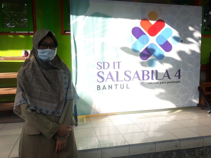 Dita Ardwiyanti, guru SDIT di Bantul yang meraih IPK 4,00 di UNY Yogyakarta