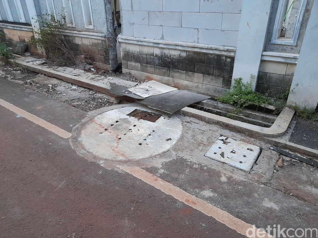 Drainase vertikal atau sumur resapan di sekitar rumah Soleh Solihun, 29 November 2021. (Marteen Ronaldo Pakpahan/detikcom)