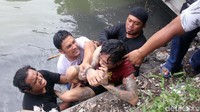 Polisi sempat melepaskan 2 tembakan peringatan.