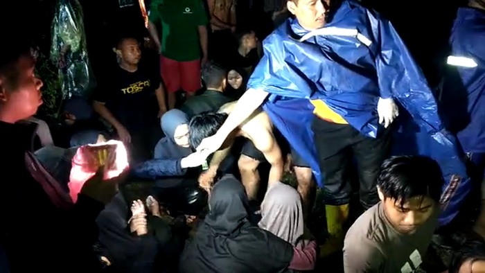 Evakuasi kegiatan diksar maut di Parepare Sulsel