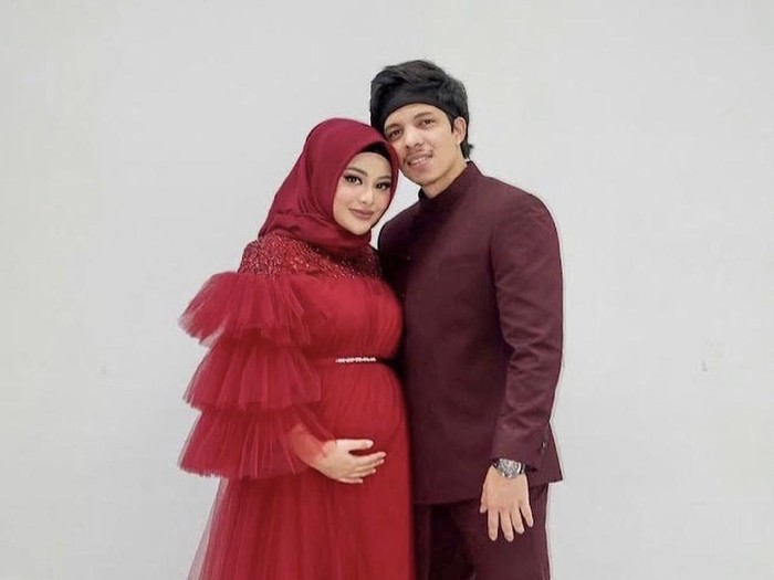 Foto baby bump Aurel Hermansyah.
