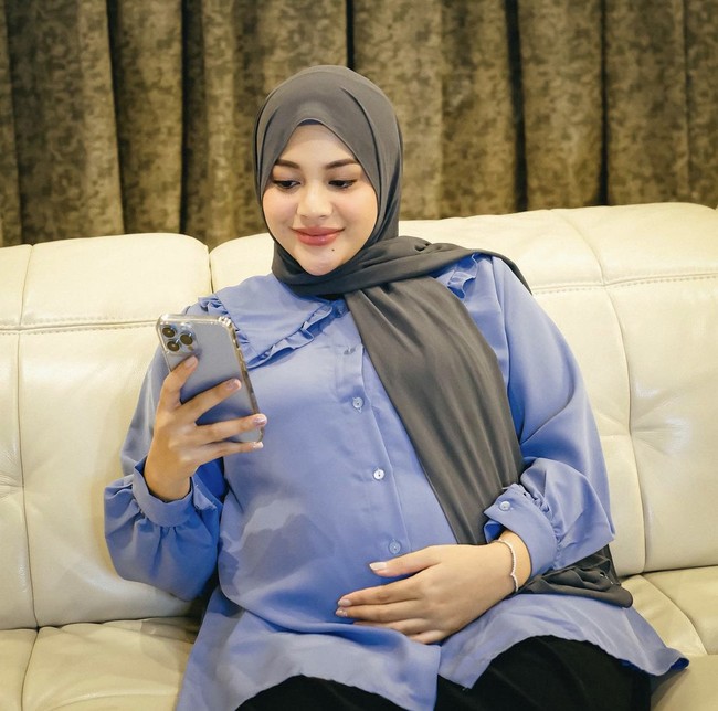 Dalam beberapa unggahannya, Aurel Hermansyahmemamerkan baby bump-nya yang terlihat semakin menonjol. Auranya sebagai bumil pun semakin terpancar dan memesona. Foto: Dok. Instagram @aurelie.hermansyah.
