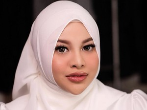 Gaya Aurel Hermansyah Berseragam SD Ikut Lomba 17-an, Ikat Pinggang Disorot