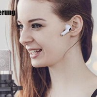 Editannya bukan bikin makin bagus dan menarik malah bikin lubang telinganya jadi seperti ada 2. Dijamin bikin jadi lihat dua kali. Foto: Reddit