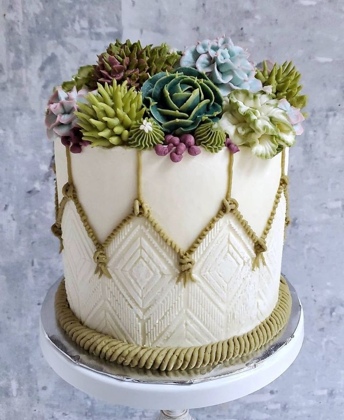 Cantik! Kue-Kue Ini Dihias Seperti Menggunakan Rajutan Tangan Asli