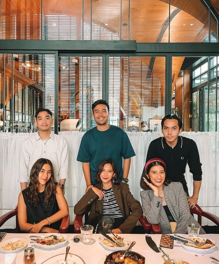 Galeri Vidi Aldiano Romantisnya Momen Kulineran Vidi Aldiano yang Baru Lamaran