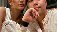 Menjalin hubungan asmara dengan Sheila Dara, keduanya sama-sama berkecimpung di dunia hiburan dan memiliki suara yang begitu indah. Bersama sejak tahun 2016 silam, keduanya mengaku menjalani hubungan tidak semulus seperti yang terlihat. Foto: Instagram/vidialdiano