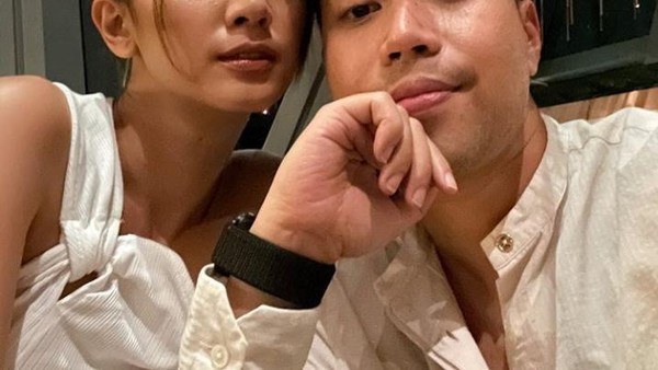 8 Foto Mesra Vidi Aldiano & Sheila Dara dari Pacaran Sampai Lamaran Beradat Jawa