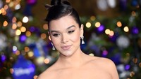 Selain akting, Hailee Steinfeld juga merupakan seorang penyanyi. Dia merilis single Love Myself dan EP Haiz di tahun 2015. (Foto: Tim P. Whitby/Getty Images for D/Tim P. Whitby) 