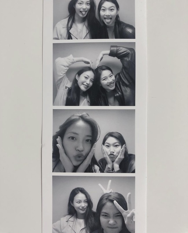 Aktris berumur 27 tahun ini bersahabat dengan pemain drama Korea Squid Game, Jung Ho Yeon. Keduanya pernah menjalani pemotretan bersama CeCi Korea di Bali. Foto: dok. Instagram seonihwang