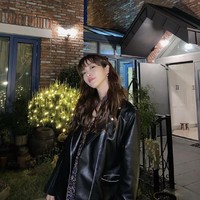 Hwang Se On mencuri atensi penonton drama Korea One Ordinary Day. Aktris rookie itu berperan sebagai Hong Guk Hwa, wanita yang beradegan intim dengan Kim Soo Hyun di malam pertemuan mereka. Foto: dok. Instagram seonihwang