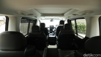 Hyundai Staria menjadi MPV yang menawarkan kenyamanan dengan kapasitas 7-9 orang penumpang. Khusus tipe Signature 9terdiri dari 9 kursi dengan Swiveling Independent Seat dimana baris kedua dapat diputar 180 derajat untuk dapat berhadapan dengan penumpang di baris ketiga. Foto: Muhammad Hafizh Gemilang