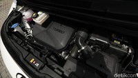 Hyundai Staria dibekali mesin diesel R2.2 VGT dengan transmisi otomatis 8-percepatan. Mesin Staria mampu memuntahkan tenaga hingga177 PS/3.800 rpm dan torsi maksimal 430 Nm/1.500-2.500 rpm. Harga Hyundai Staria mulai dari Rp 888 juta sampai Rp 1,02 miliar. Foto: Muhammad Hafizh Gemilang