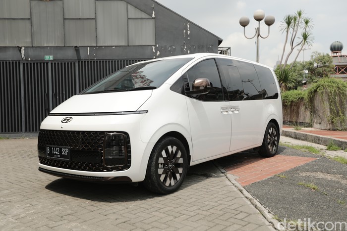 Hyundai Staria Signature 9