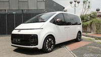 Selanjutnya, Hyundai Staria 85 unit. Mobil ini diimpor utuh dari Korea Selatan. Foto: Muhammad Hafizh Gemilang