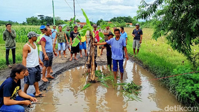 jalan rusak di probolinggo