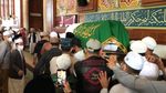 Suasana Rumah Duka Ameer Azzikra-Ratusan Pelayat Sholat Jenazah