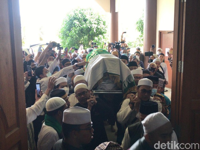 Jenazah Ammer Azzikra Tiba di Ponpes Azzikra Gunung Sindur