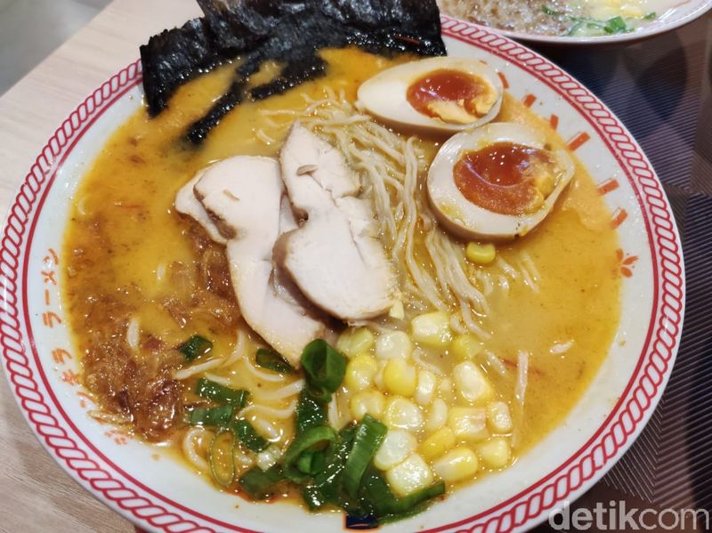 Hangat Gurih Ramen Topping Ayam dan Udang Mulai Rp 30 Ribuan